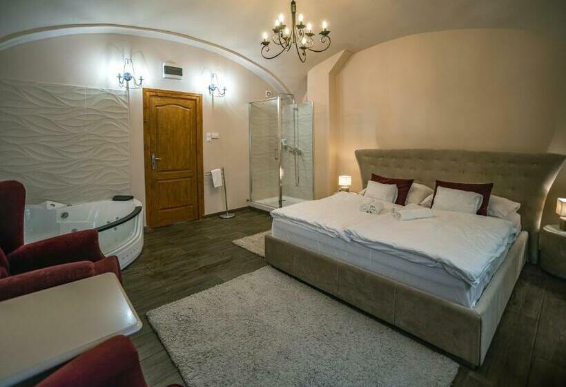 디럭스 자쿠지룸, Régi Posta étterem és Fogadó