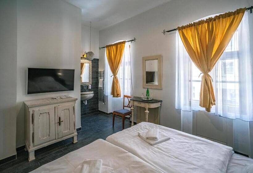 스탠다드 룸, Régi Posta étterem és Fogadó