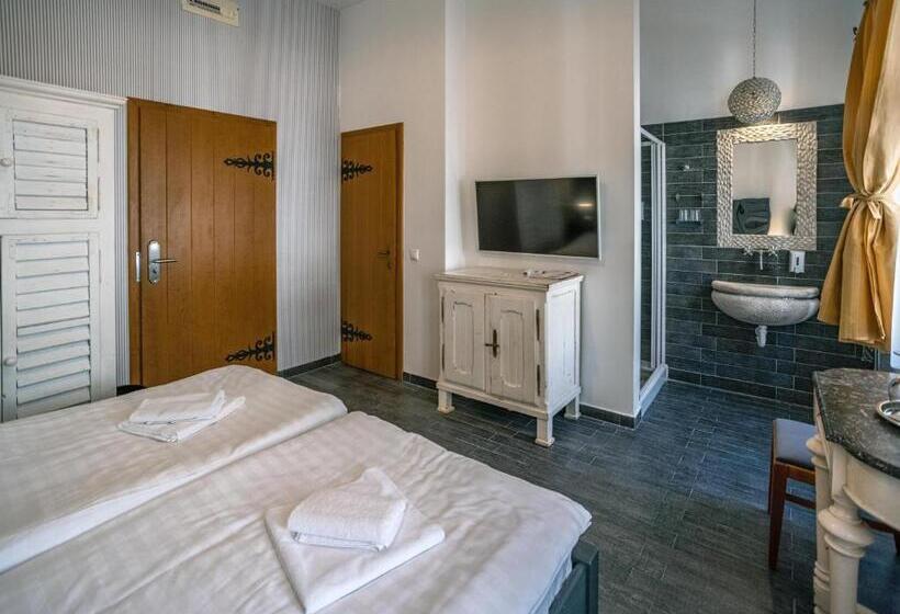 스탠다드 룸, Régi Posta étterem és Fogadó