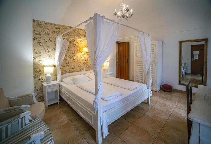 수피리어 룸, Régi Posta étterem és Fogadó