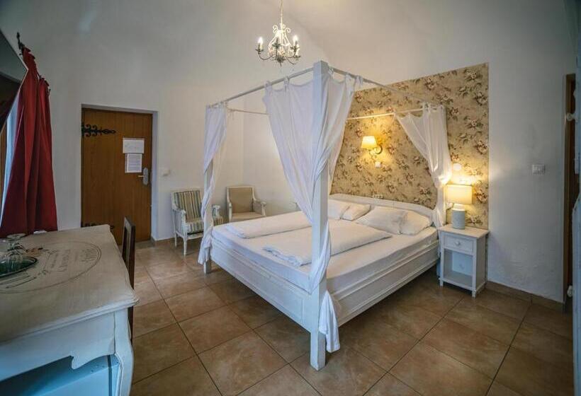 Superior Room, Régi Posta étterem és Fogadó