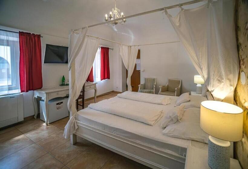 수피리어 룸, Régi Posta étterem és Fogadó