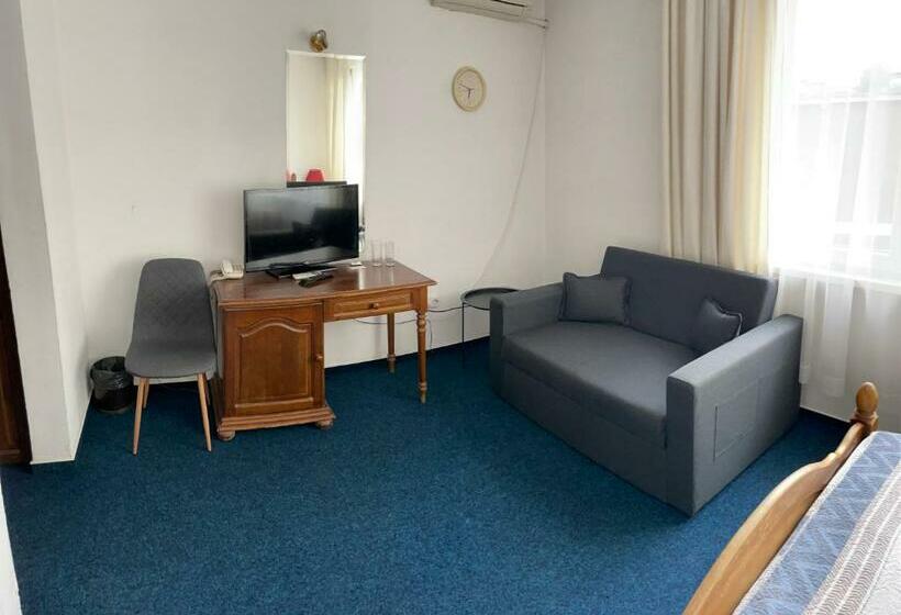 标准三人间, Rotasar