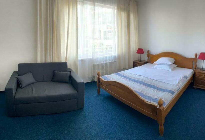 标准三人间, Rotasar