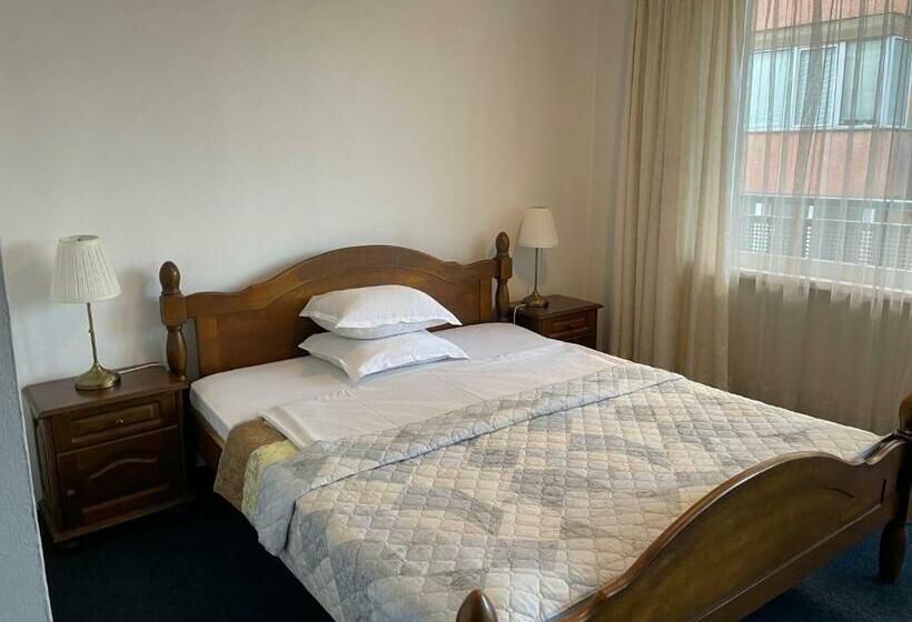 豪华房间, Rotasar