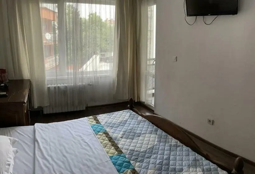 Standard Szoba, Rotasar