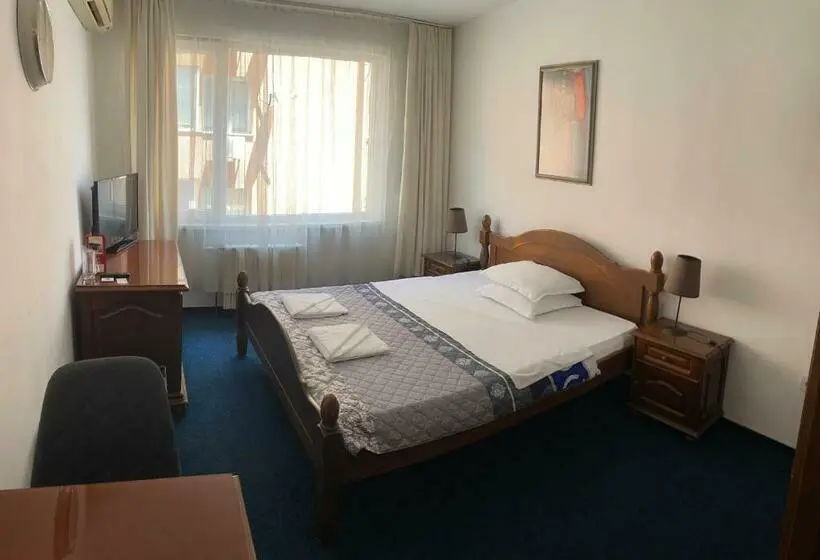 Deluxe Szoba, Rotasar