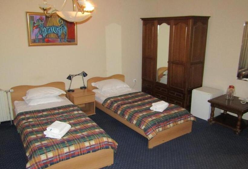 带阳台套房, Rotasar