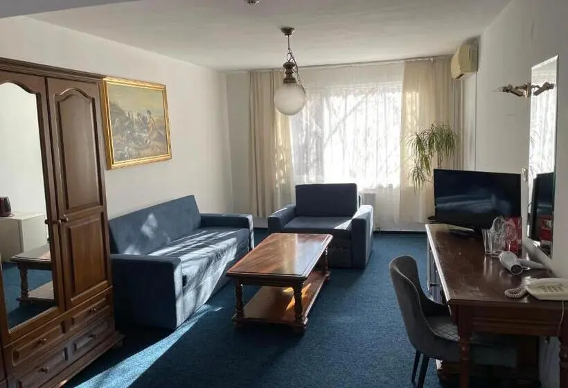 Junior Suite, Rotasar