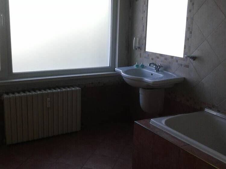 豪华房间, Rotasar