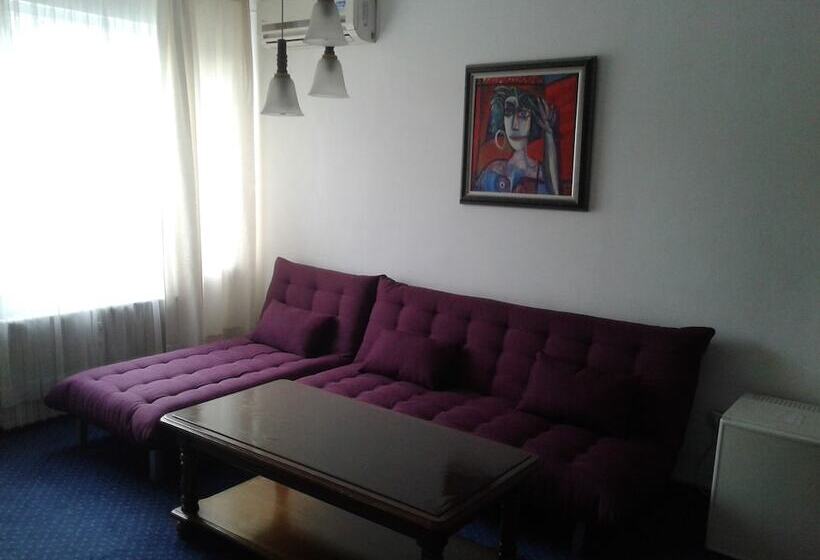 小型套房, Rotasar