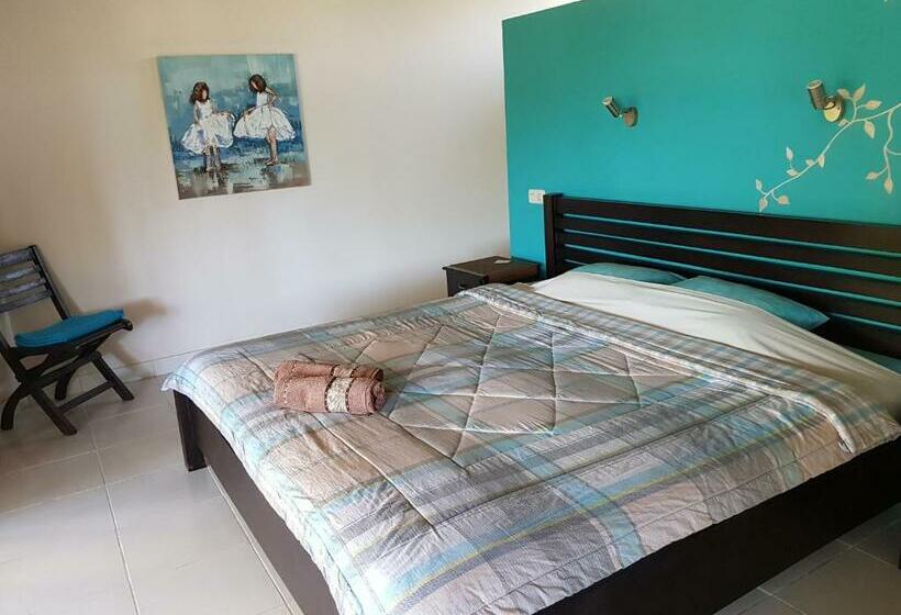 Deluxe Room King Size Bed, Villa Lumbalumba