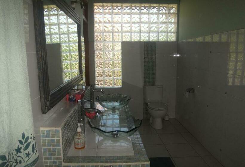 Deluxe Room King Size Bed, Villa Lumbalumba