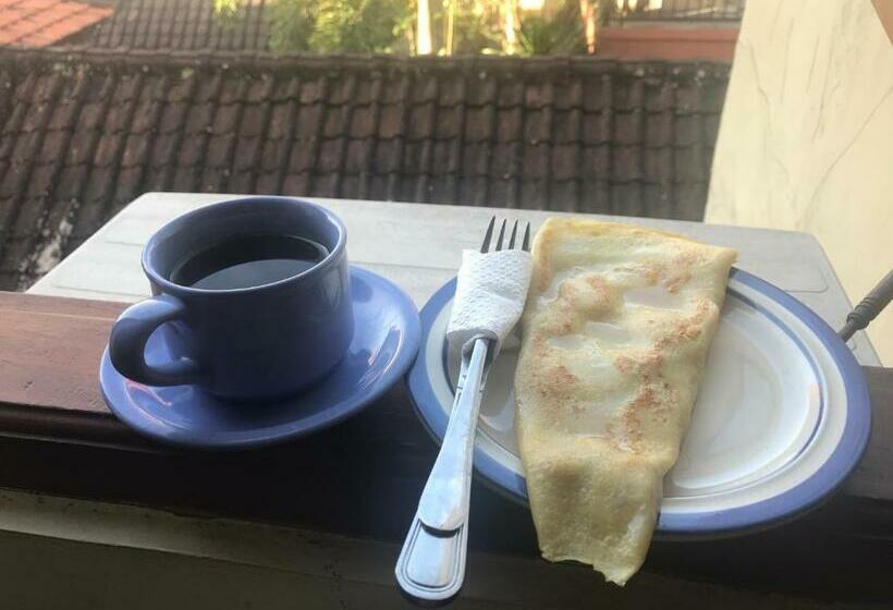 Standard Szoba, Nua House