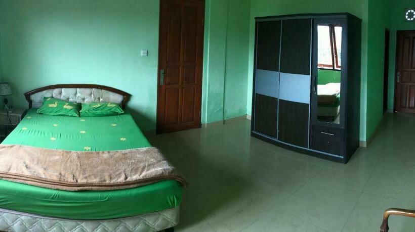 Standard Szoba, Nua House