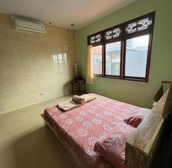 Standard Szoba, Nua House