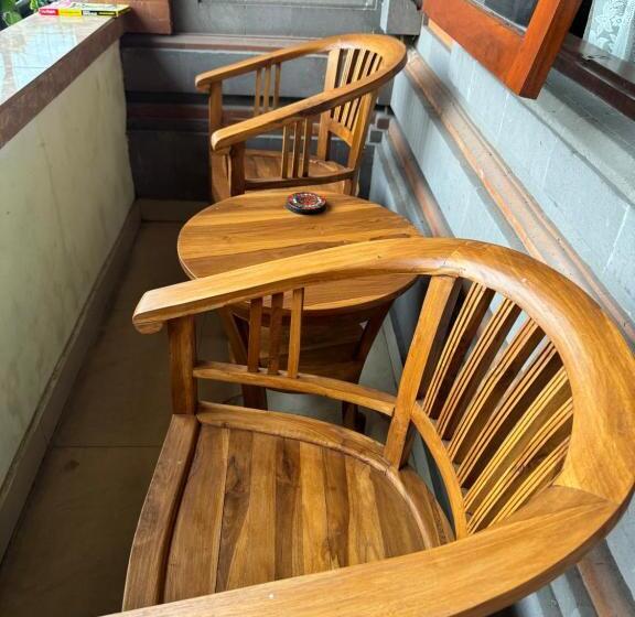 スタンダードルーム, Nua House