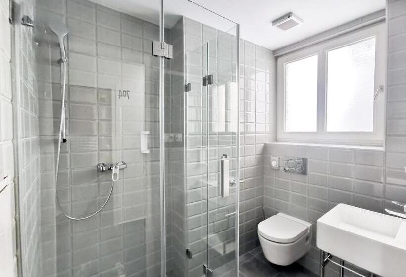 Standard room with outdoor bath, Avion   National Cultural Monument   Iconic Houses Org