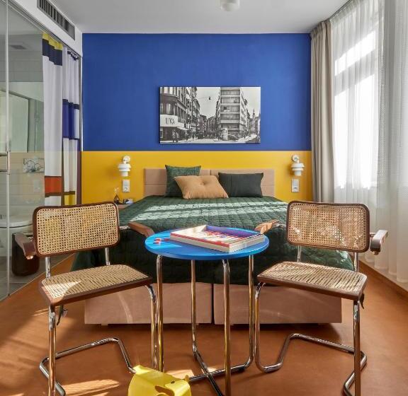 חדר סטנדרט, Avion   National Cultural Monument   Iconic Houses Org