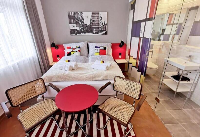 חדר סטנדרט, Avion   National Cultural Monument   Iconic Houses Org