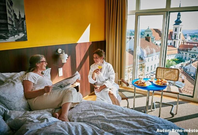 חדר סטנדרט לשלושה, Avion   National Cultural Monument   Iconic Houses Org