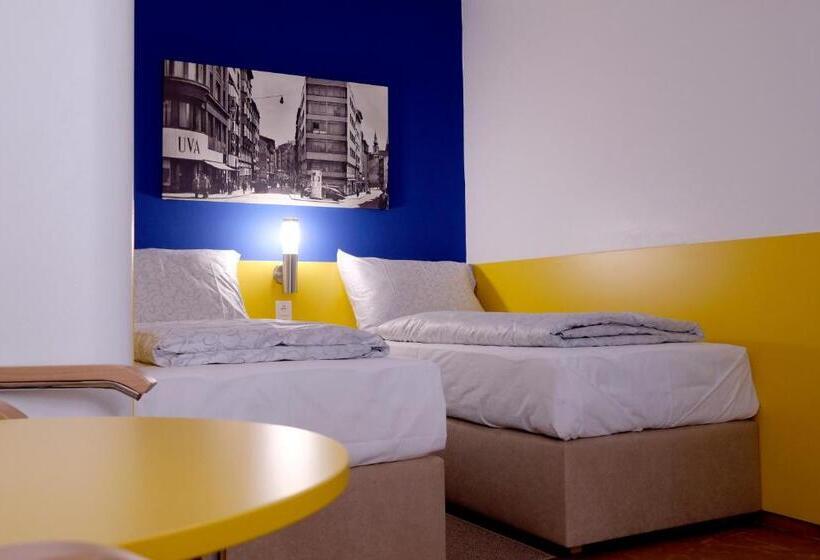 Standard room with outdoor bath, Avion   National Cultural Monument   Iconic Houses Org