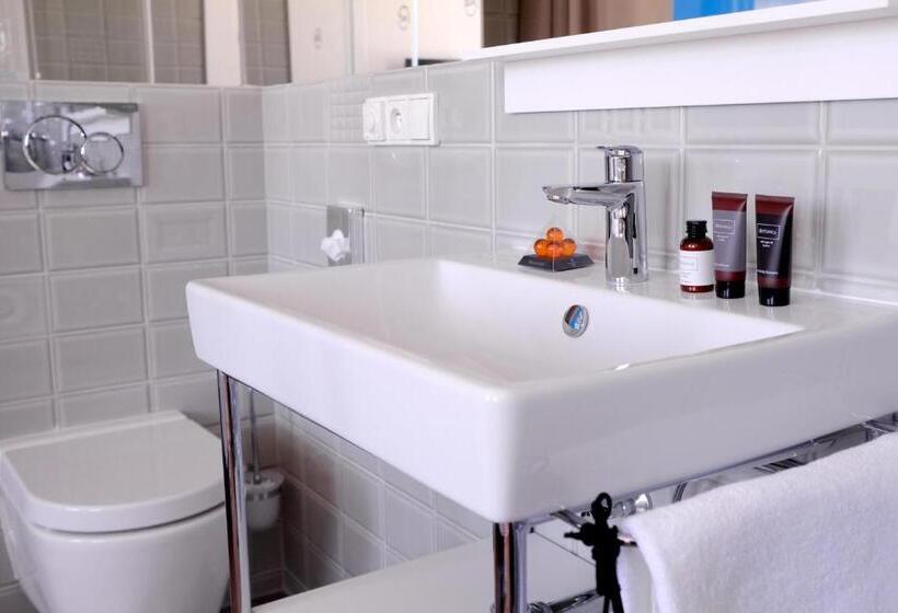 חדר סטנדרט פנימי, Avion   National Cultural Monument   Iconic Houses Org