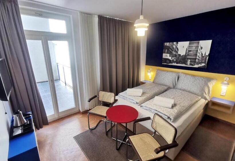 חדר סטנדרט פנימי, Avion   National Cultural Monument   Iconic Houses Org