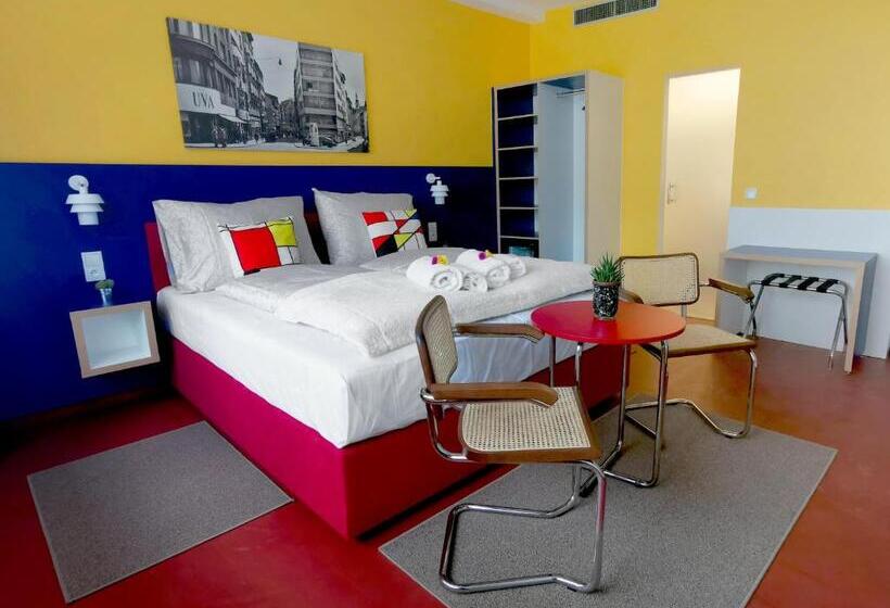 חדר סטנדרט, Avion   National Cultural Monument   Iconic Houses Org