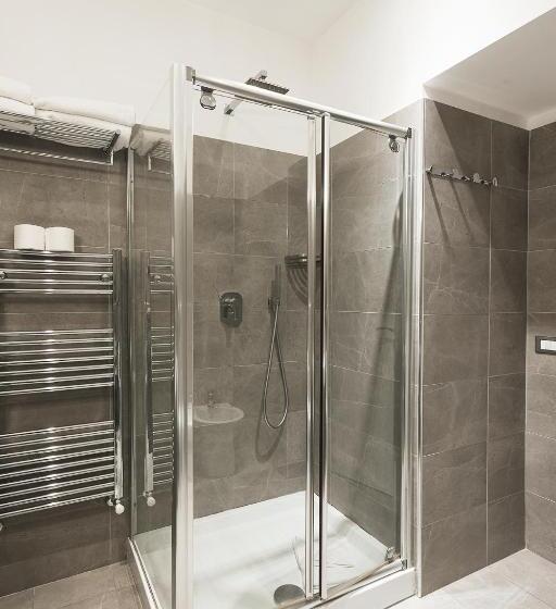 اتاق پریمیوم چهارنفره, Vaticano Luxury Guest House