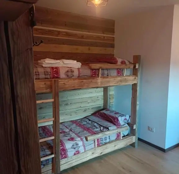 Standard Neljän Hengen Huone, Alby&b