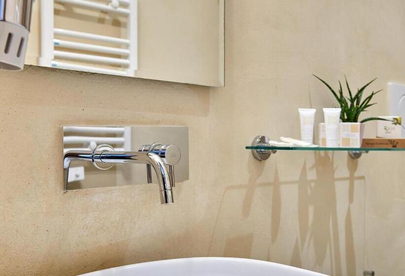 اتاق کلاسیک سه تخته, Fabrizio S Rooms