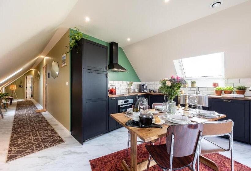 침실 4개 주택, Le Sommelier