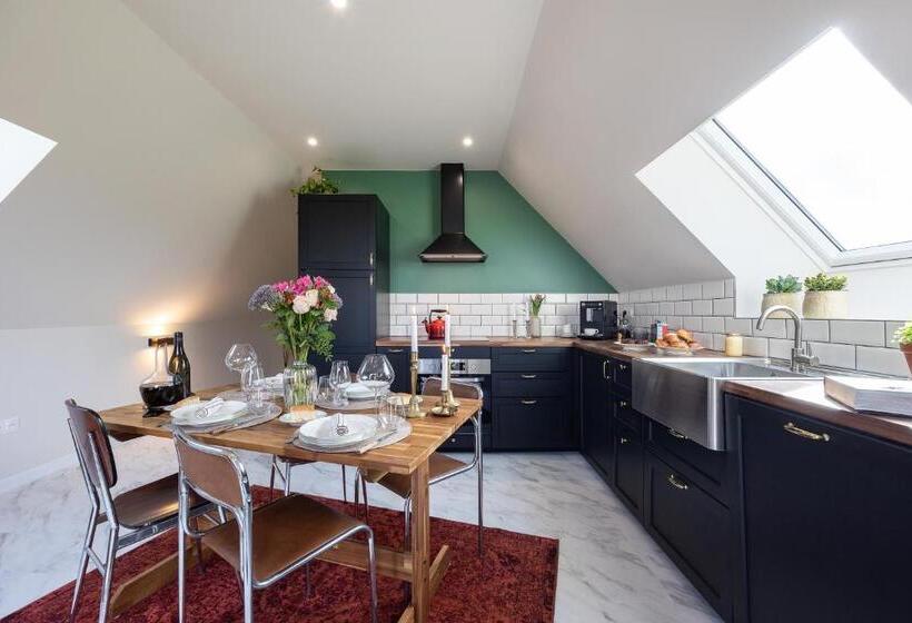 침실 4개 주택, Le Sommelier