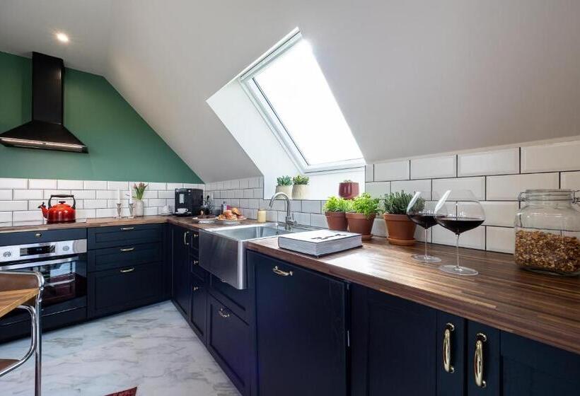 침실 4개 주택, Le Sommelier