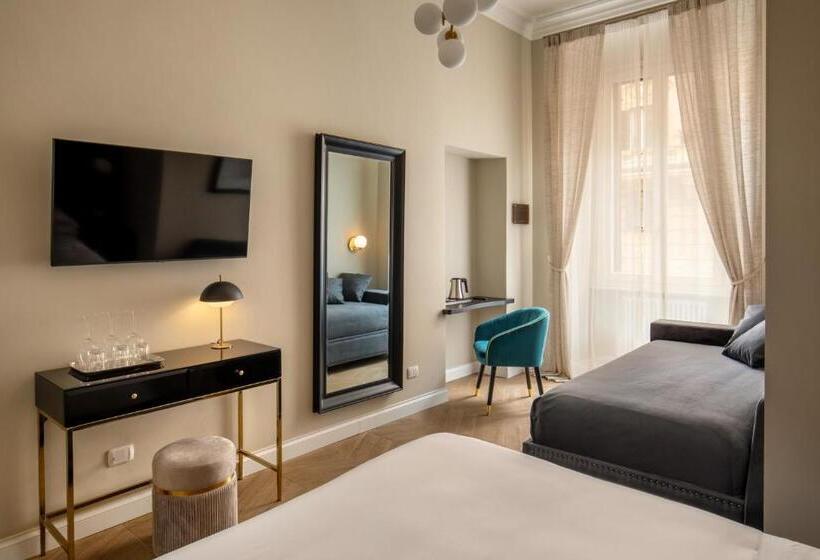 חדר סטנדרט לשלושה, Porta Castello Suites