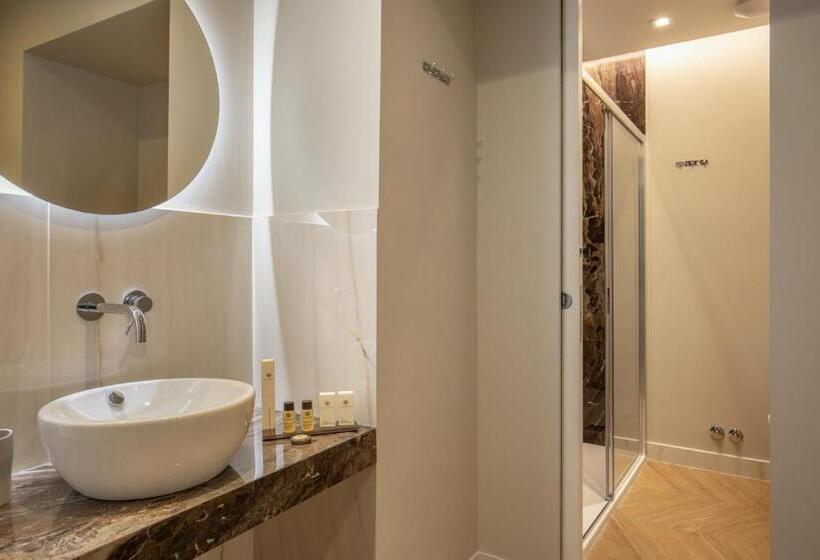 חדר משפחתי, Porta Castello Suites