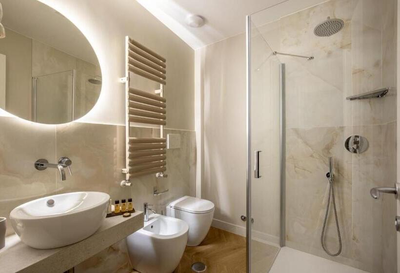 חדר סטנדרט לשלושה, Porta Castello Suites