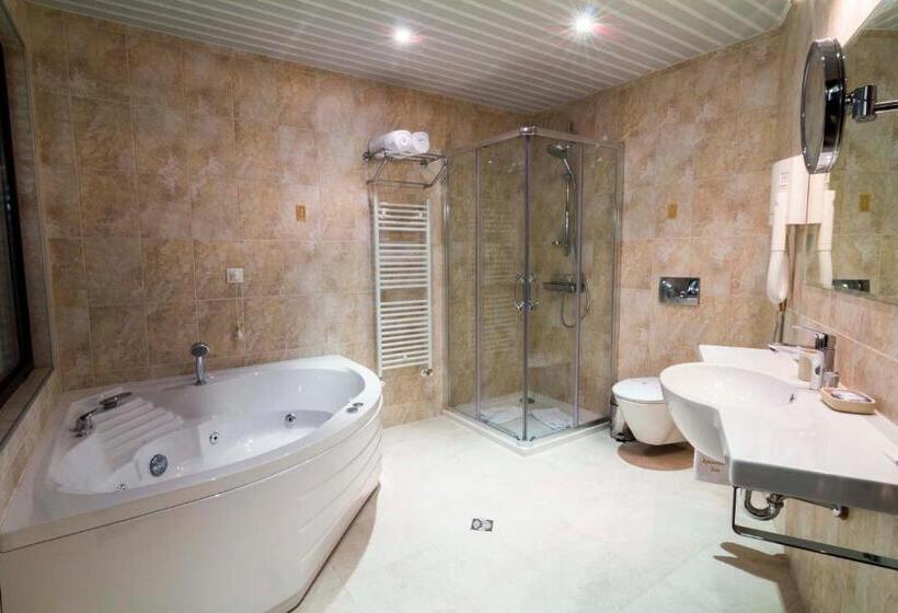 디럭스 스위트, Arbanashki Han Hotelcomplex