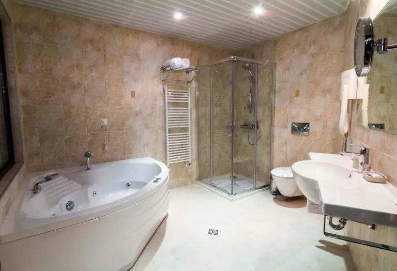 Deluxe-sviitti, Arbanashki Han Hotelcomplex