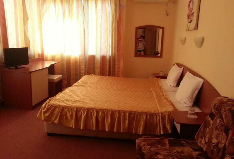 Quarto Estandar com Sacada, Family Hotel Mimosa