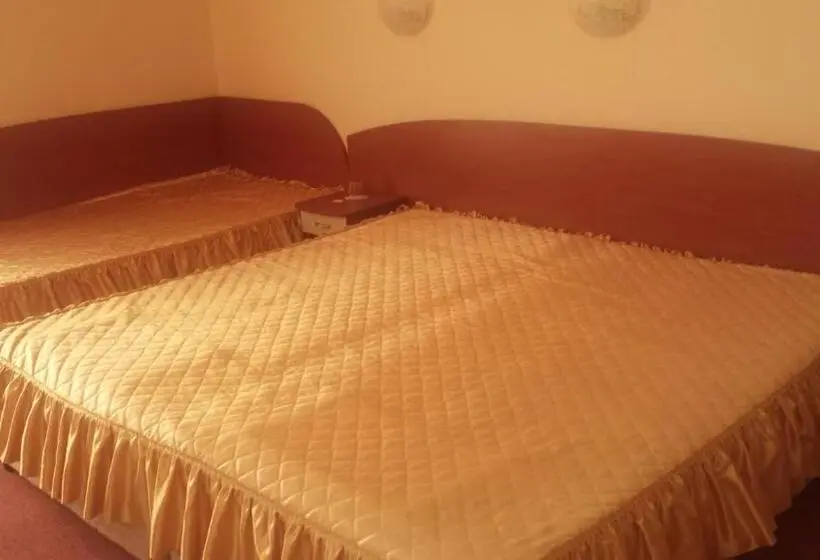 اتاق استاندارد سه تخته با بالکن, Family Hotel Mimosa