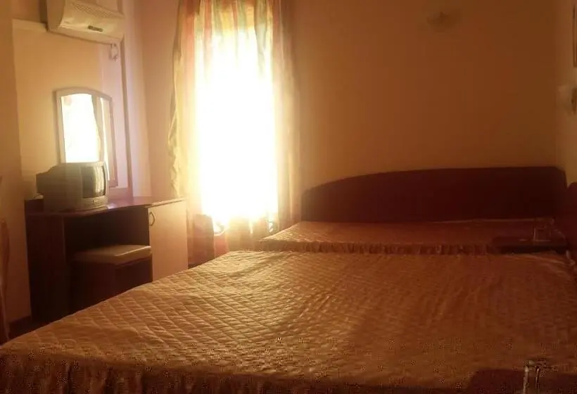 اتاق استاندارد سه تخته با بالکن, Family Hotel Mimosa