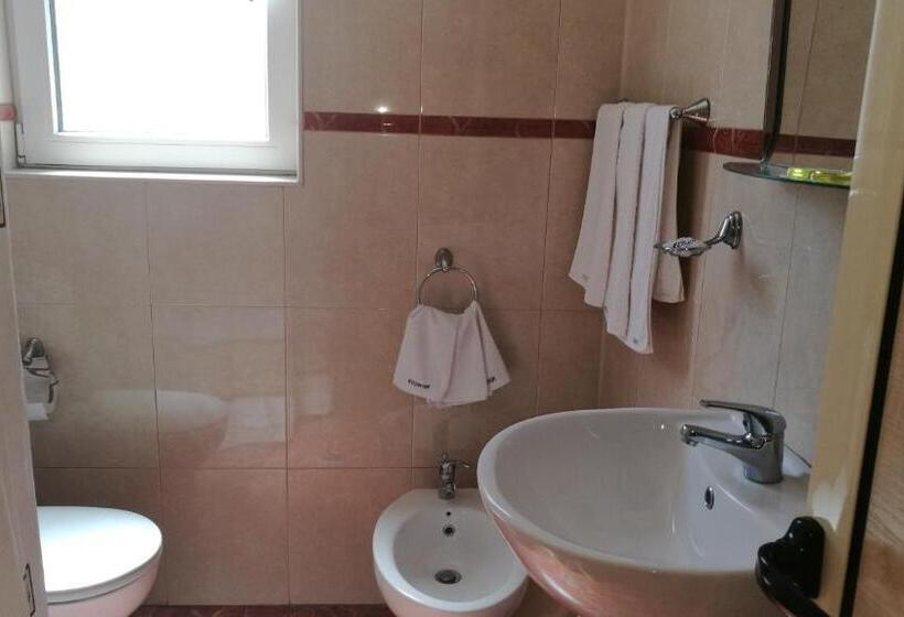 带阳台的三人标准间, Family Hotel Mimosa