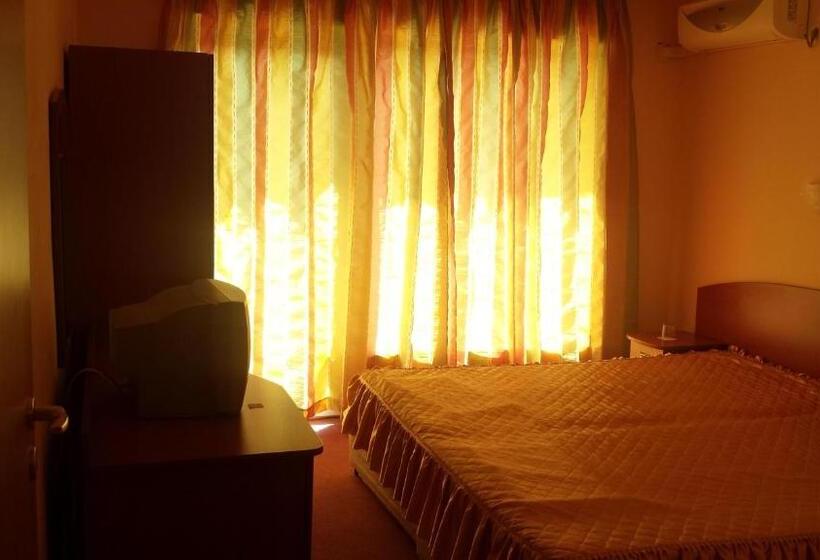 家庭间, Family Hotel Mimosa