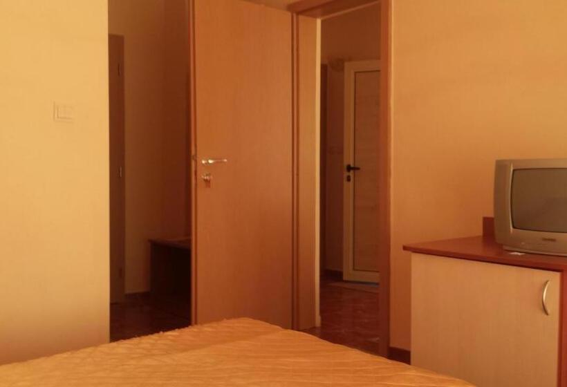 家庭间, Family Hotel Mimosa