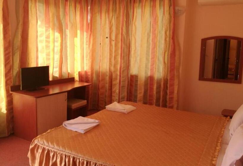 家庭间, Family Hotel Mimosa