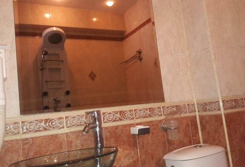 스위트, Family Hotel Rai