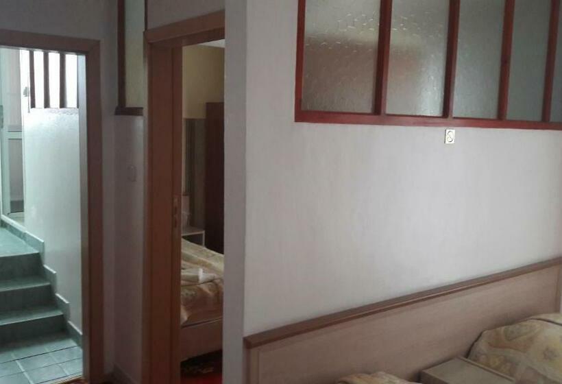 חדר סטנדרט לשלושה, Family Hotel Rai