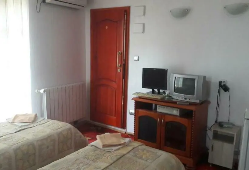 Standard Kolmen Hengen Huone, Family Hotel Rai